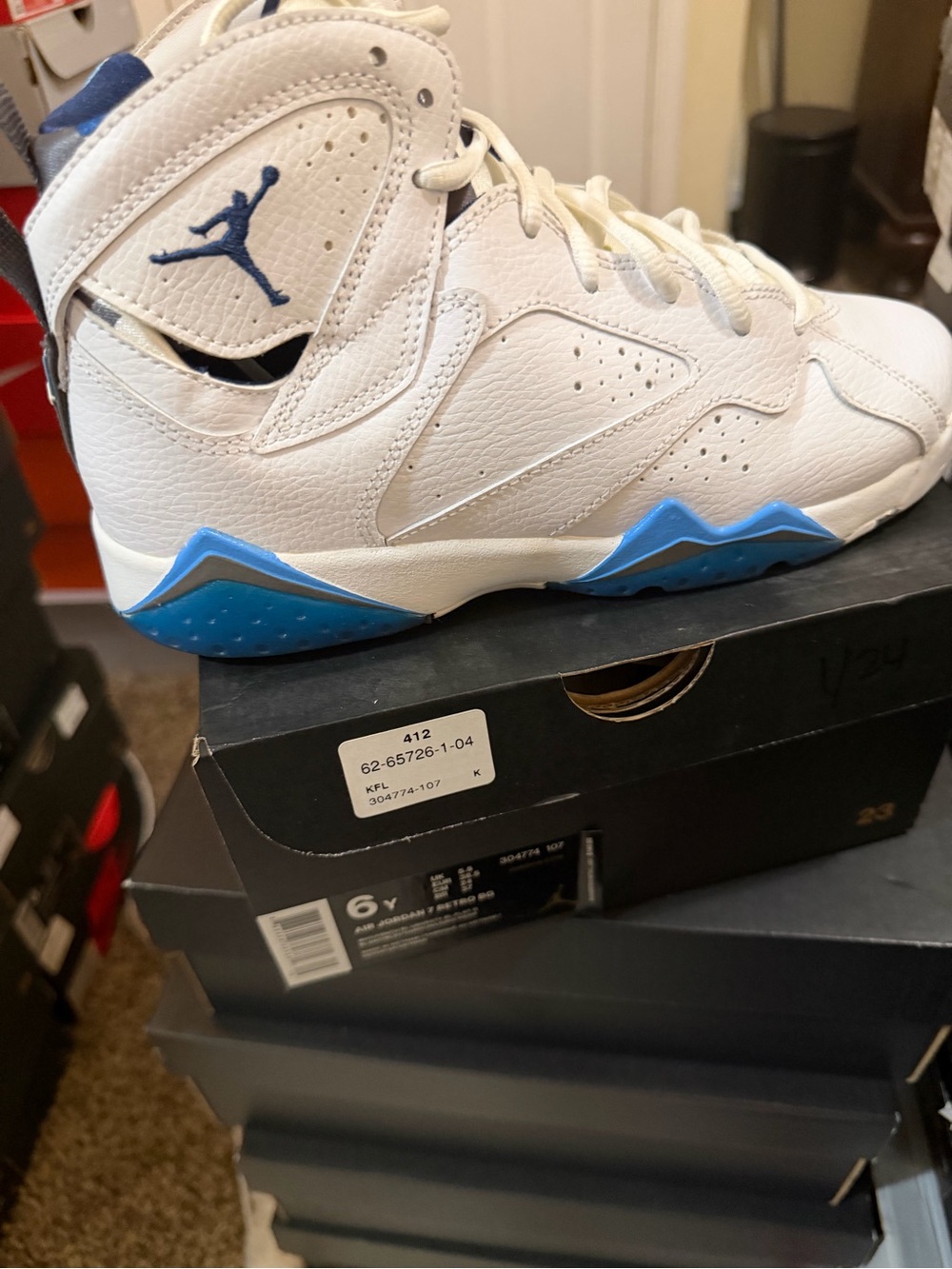 Jordan Retro High-Top Sneakers - White & Light Blue